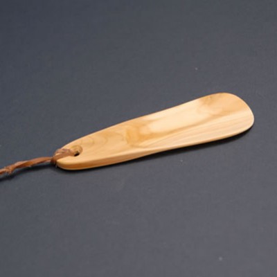 Shoehorn with leather ribbons