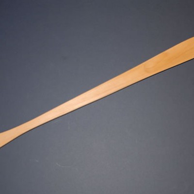 Shoehorn with leather ribbons